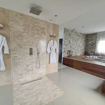 Holiday home Lofts Emlavie - Locations Avec Privatifs - Futuroscope A 5 Mn - Arena Et Aquascope *